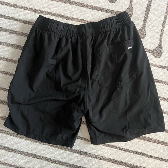 Vuori Men's Kore Shorts in Medium - Picture 3 of 6